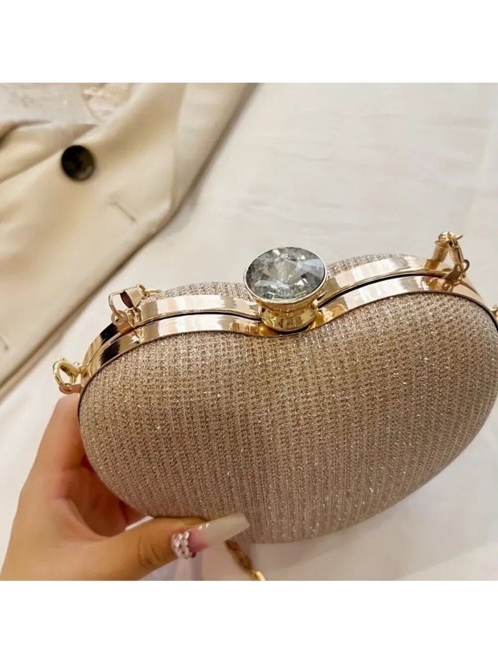 Elegant Heart-Shaped Gold Clutch/Crossbody - Picture 6 of 8